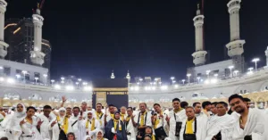 Jamaah Umroh Jannah Firdaus di depan Kabah